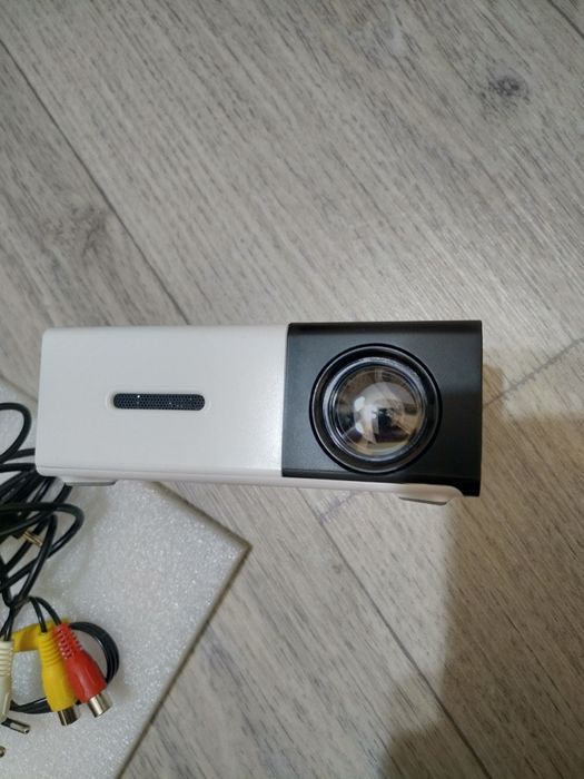 Проэктор LED Projector
