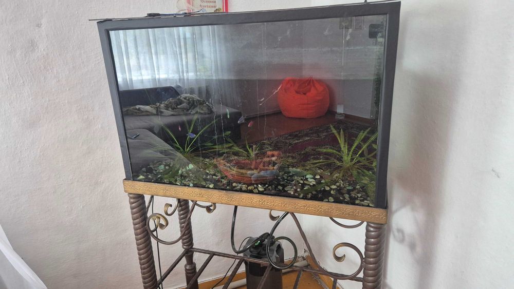 Продам аквариум с подставкой