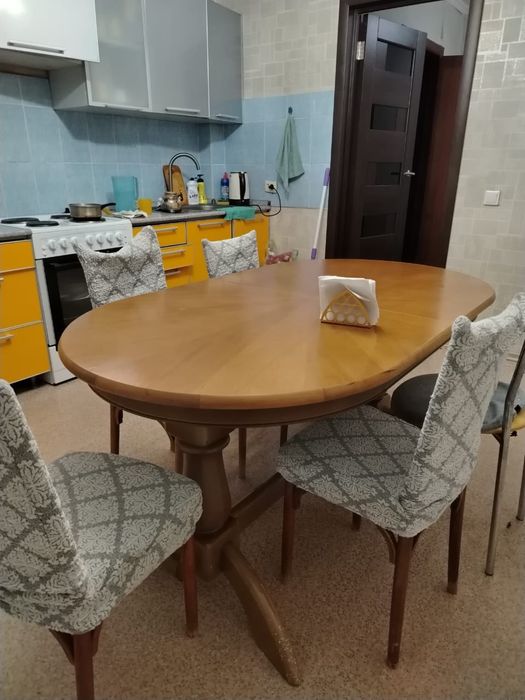 продается обеденный стол