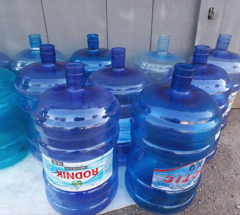 Продам баклажки 19 литровые