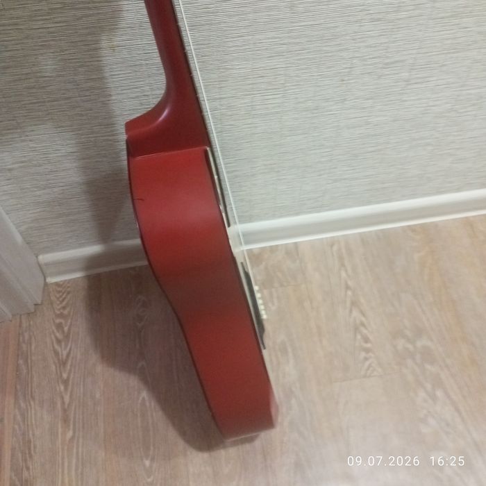 Продам гитару срочно