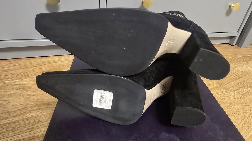 Cizme LeSilla Noi,neincaltate, nr 39, superbe,piele intoarsa+strasuri