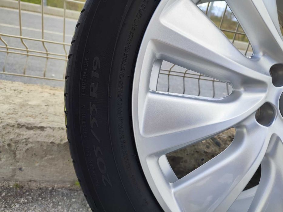 264 - 4бр. Алуминиеви джанти 19'' 5x108 с гуми 205/55R19 OpelGrandland