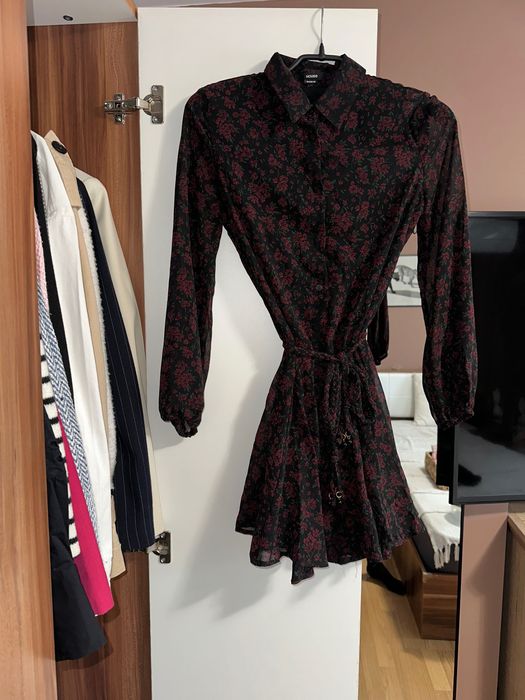 Нова Рокля HOUSE