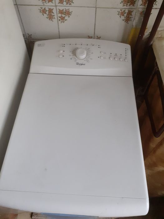 Vând frigider,mașina spălat și aragaz.