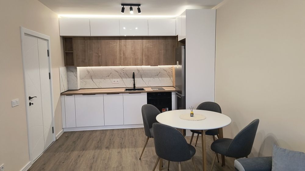 Дава се под наем Двустаен апартамент в Карлово - 64 кв.м за 450 € - Снимка #1