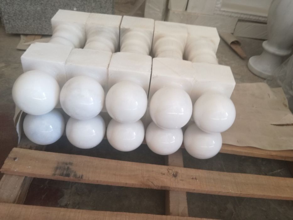 Marmura alba si marmura gri