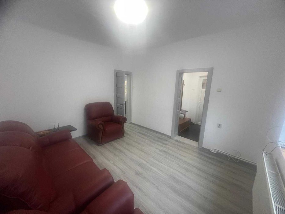 casa singura in curte de inchiriat