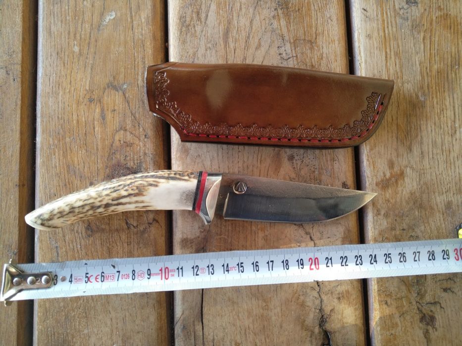 Продавам супер ловен нож на известен Български майстор ръчна изработка