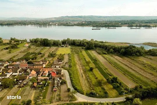 Teren de vanzare pe malul Dunarii – Divici, Caras-Severin