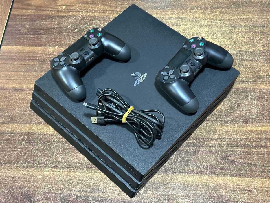 PlayStation 4 Pro 1TB – отлично състояние