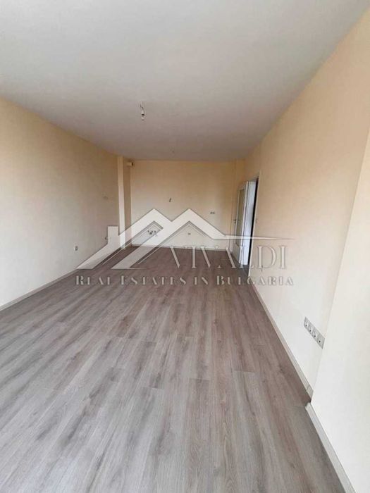 Продава се Двустаен апартамент в Варна, Аспарухово - 76 кв.м за 1816 €/кв.м - Снимка #3