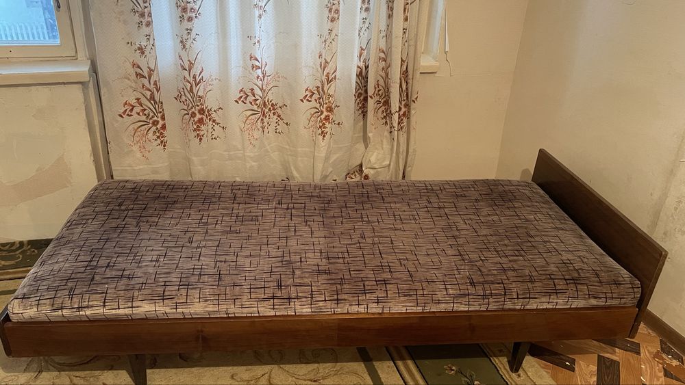 Пролается кровать б/у , цена 5000 тенге.
