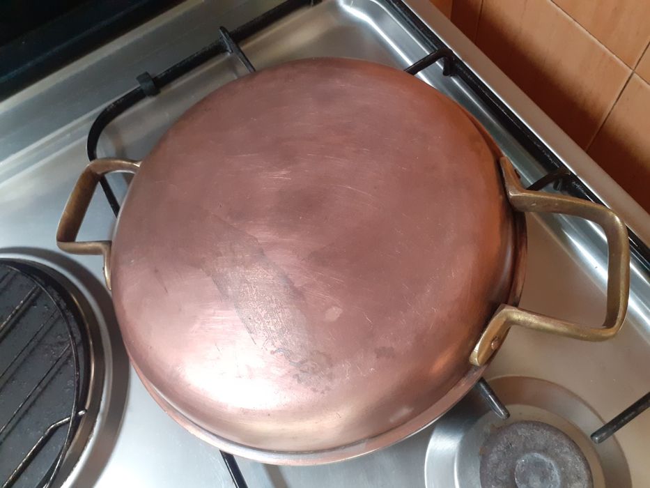 Медни тави нови.