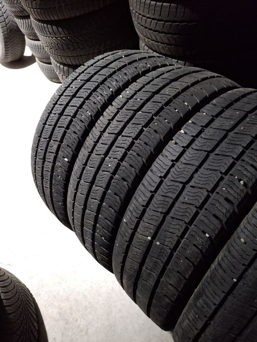 4 Anvelopele de iarnă 205 75 r16 Barum