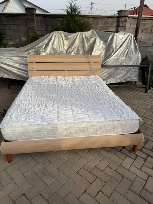 Продам двух спальную кровать
