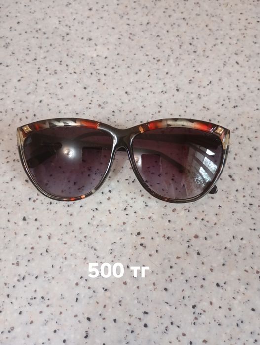 Продам солнцезащитные очки.