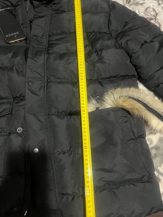 Vand geaca Canada Goose noua
