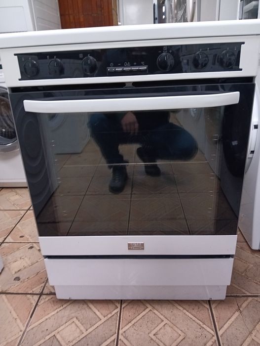 Печка с керамичен плот VOSS Electrolux с PIROLISE с 2 години гаранция