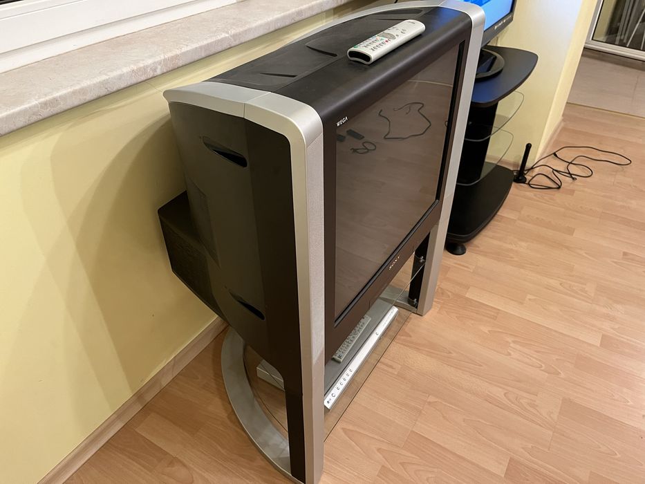 Sony WEGA с интегрирана стойка, модел: KV-29XL70K Trinitron