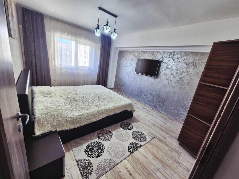 Închiriez apartament 3 camere
