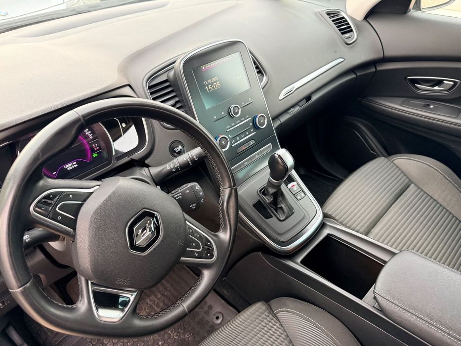 Renault Scenic 6000e avans 5000e în rate 3 luni