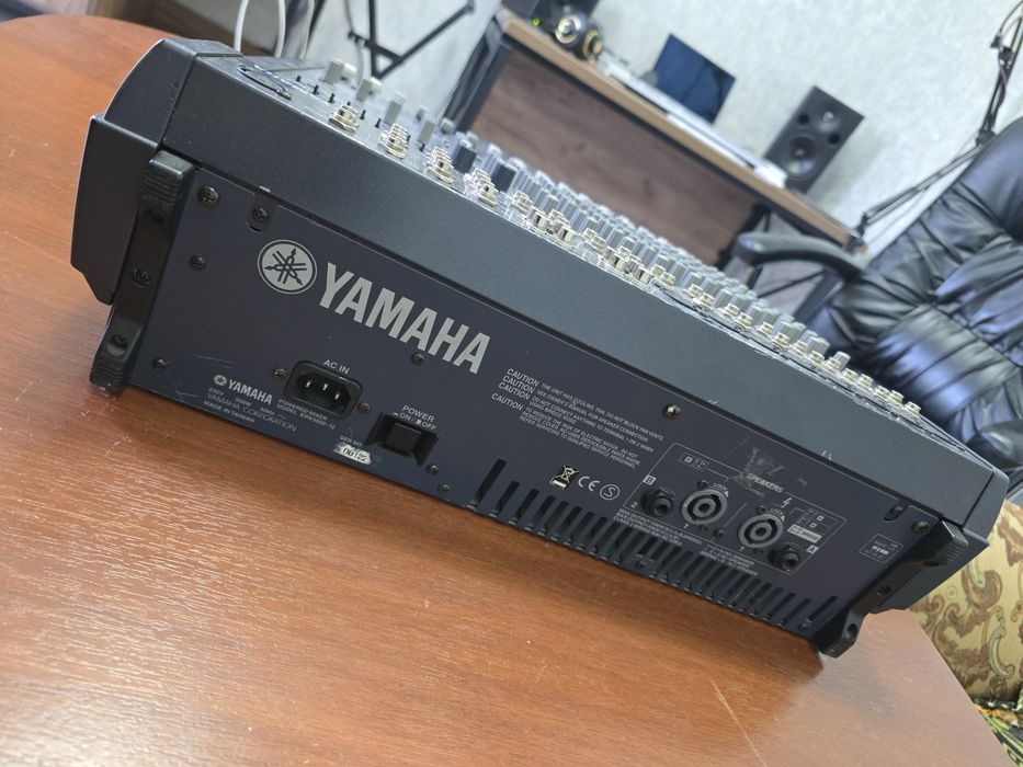 Yamaha emx 5000 sotiladi, xech qanaqa aybi yuq, chetdan kelgan