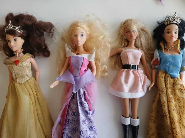 Papusi la alegere sau la set