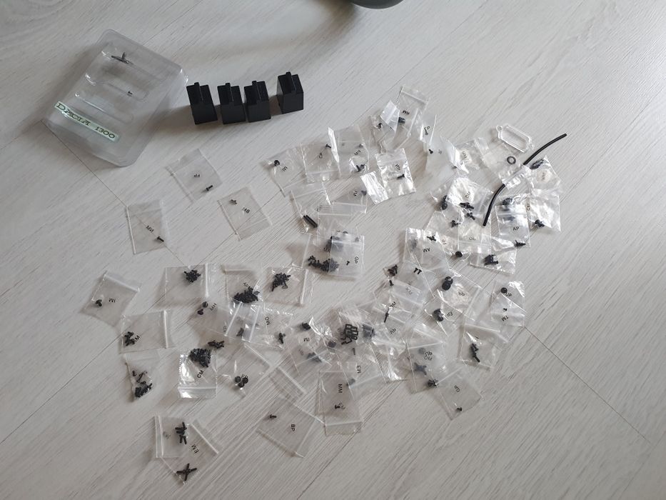 Suruburi butuci macheta Dacia 1300