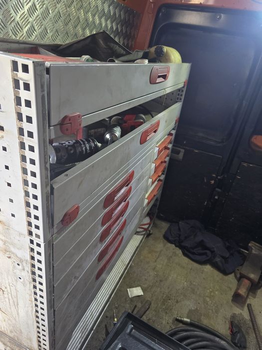 Rafturi aluminiu cu inchidere