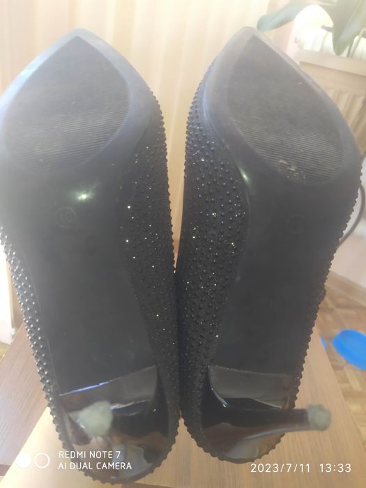 Продам женские туфли