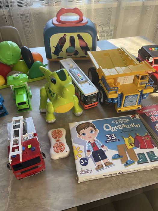 Игрушки фирменные продам пакетом