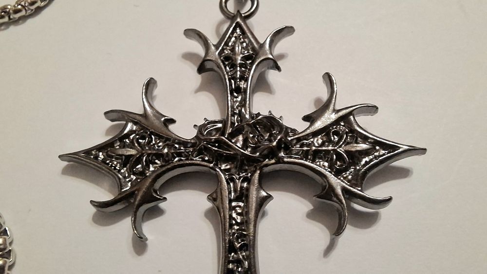 Cruce stil gotic