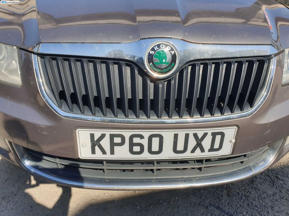 Bara Spoiler Fata cu Grile Proiectoare cu Imperfectiuni Skoda Superb 2 Break Combi NFL Non Facelift 2008 - 2013 Culoare 9888 [K0042]