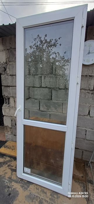 Пластиковые дверь