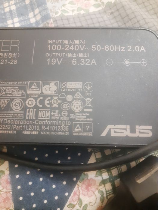 Asus 19w-6,32A,laptop