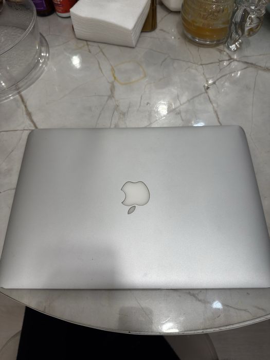 MacBook Air 13 Mid 2011 i5 4GB SSD — Apple