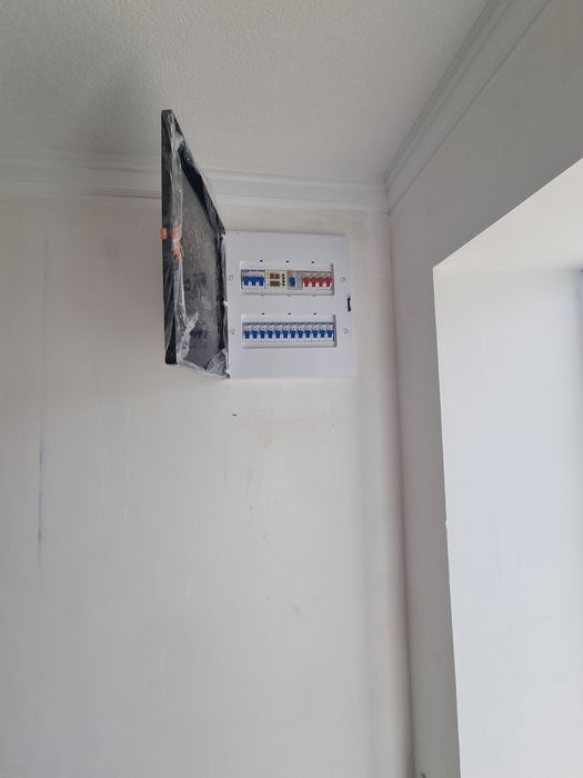 Услуги электрики  электрика монтаж установка Аварийная 24/7 проверка о