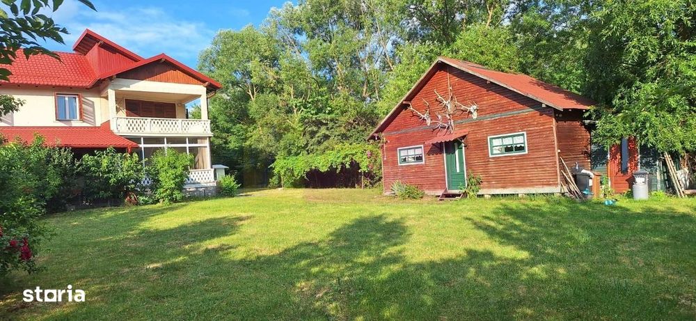 Vila de vanzare cu 6 camere si teren de 5116 mp in Cornu, Prahova
