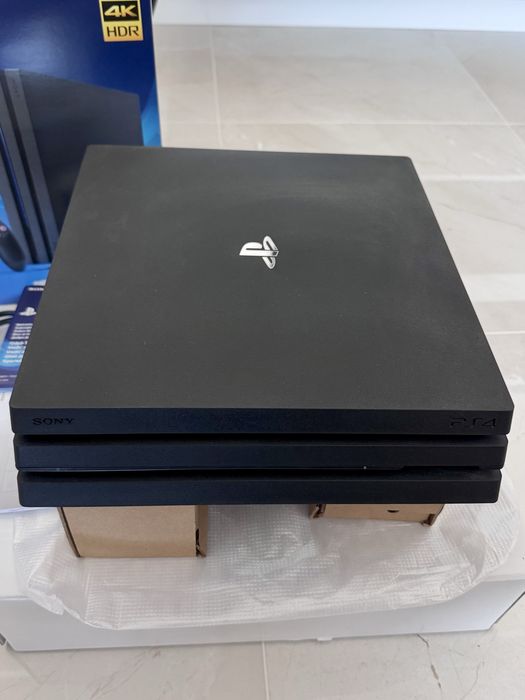Playstation 4 Pro 1 TB SSD - пълен комплект + 9 игри