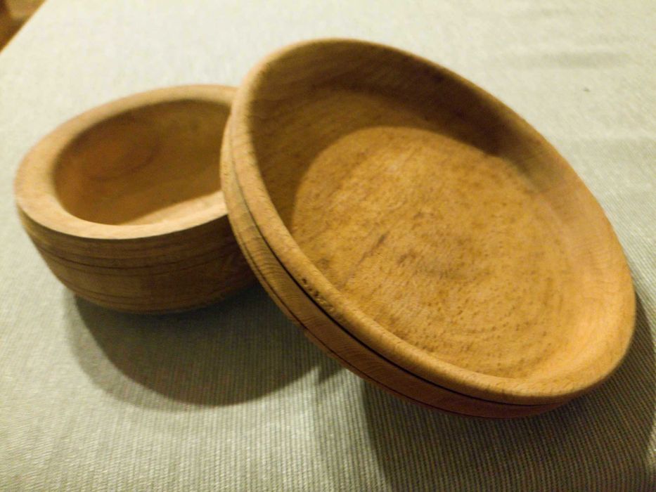 Две дървени купи