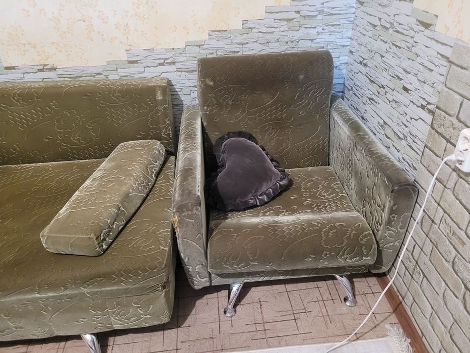 Диван-раскладушка и два кресла б/у