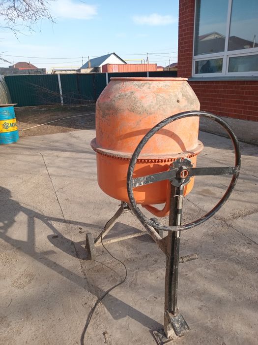 Бетономешалка на 200л