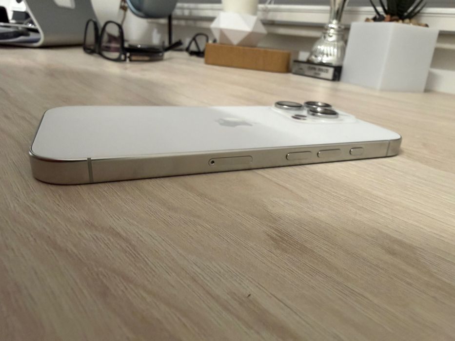 Iphone 16 Pro- Alb, 256 GB