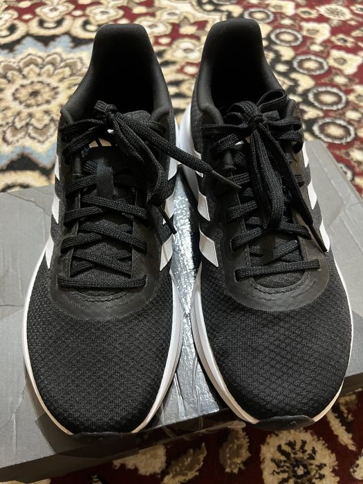 Адидас сотилади.