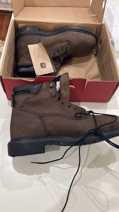 Продам новую спец обувь