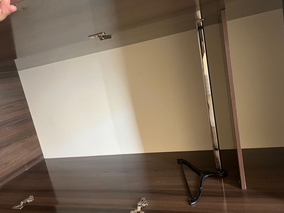 Шкаф узкий длинный