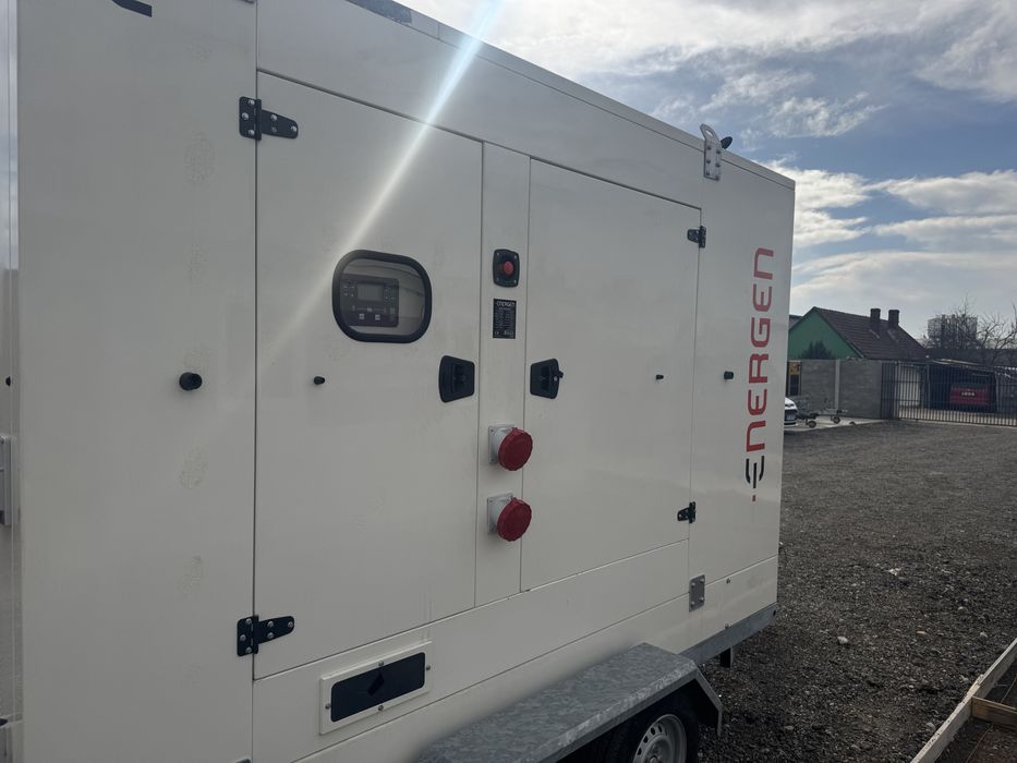 Generator electric trifazic