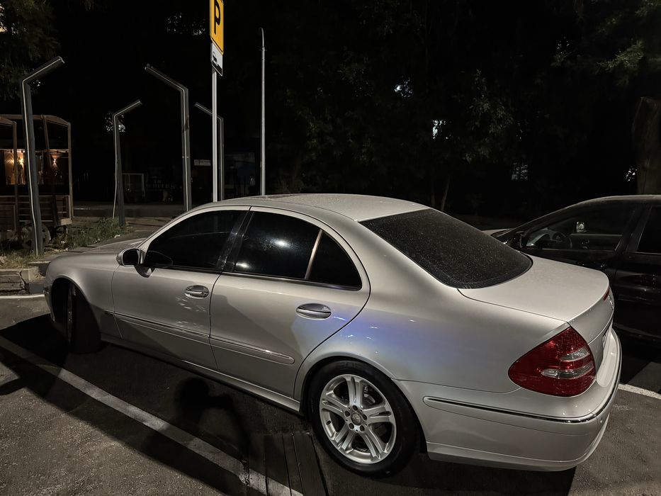 Mercedes Benz 240E