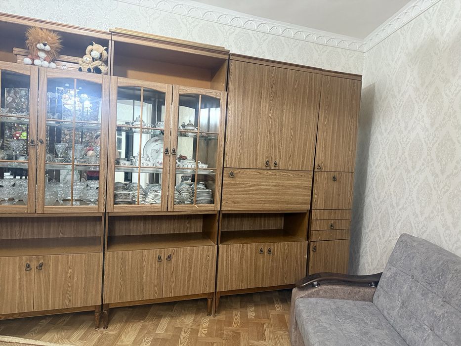 Стенка для посуды в гостинную